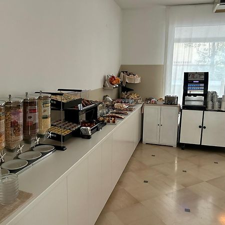Hotel Massimo Риччоне Екстер'єр фото